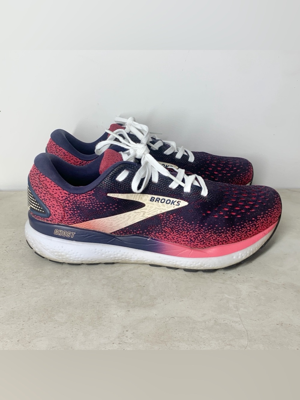 Brooks Ghost 16 Sneakers Women Size 8 Shoes Blue Pink Mesh Running Trail